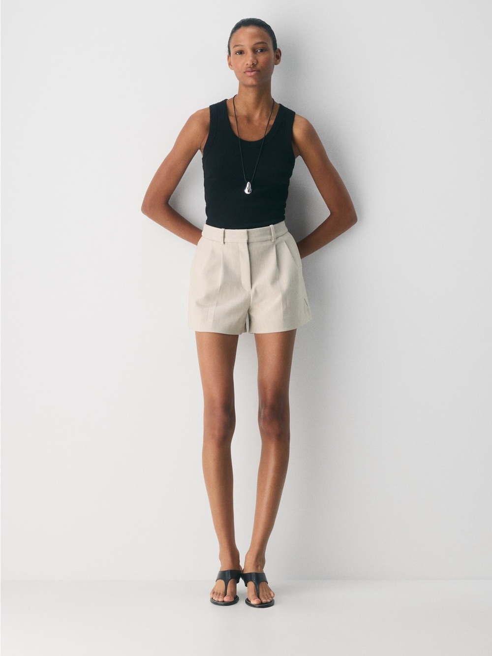Aritzia babaton pleated mini short